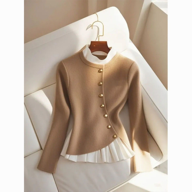 レイジースタイル、見栄えの良い、人気の秋冬婦人服、2025年の新しいファッションニッチデザイントップス、女性用ボトムシャツ|undefined