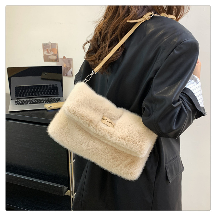 This year's popular Korean version of for women in 2023, new trendy large capacity single shoulder crossbody plush_voghion.com