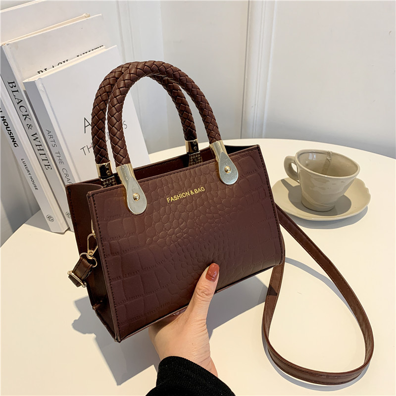 Bolsa de moda con textura para mujer 2024 estilo coreano estilo occidental nuevo color caramelo patrón de piedra bolso tejido bolsa de mensajero