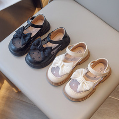 女の子の靴2025夏の新しい通気性の靴の中の大きい子供の柔らかい底の滑り止めの靴の女の子のスポーツネットの靴
