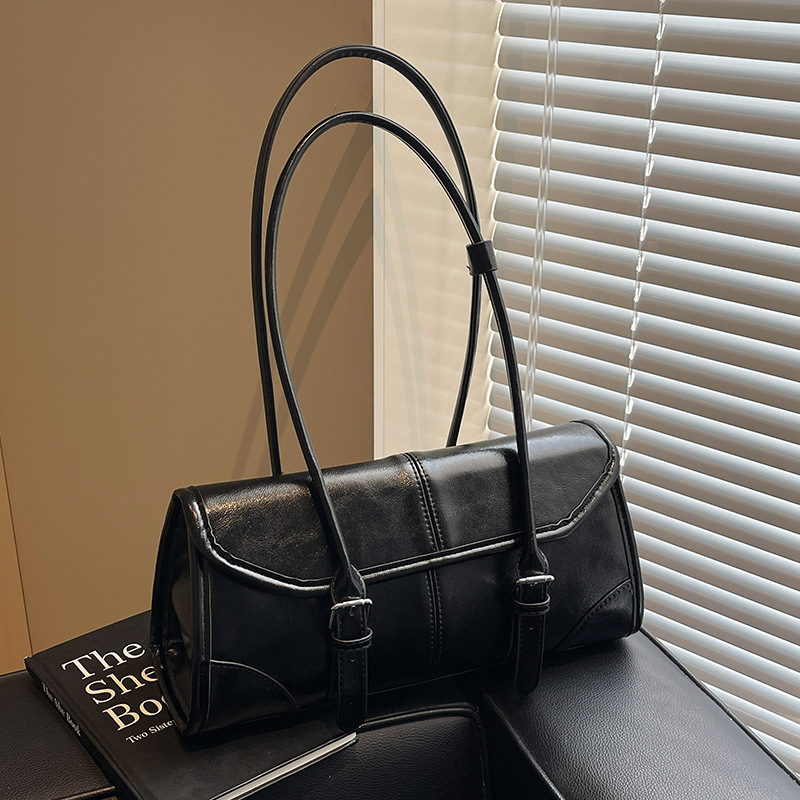 2025 New Arrival Elegant Oil Wax Leather Underarm Baguette Bag High-End Texture Niche Versatile Commuter Fashion Shoulder Bag For Women - Thumbnail 2