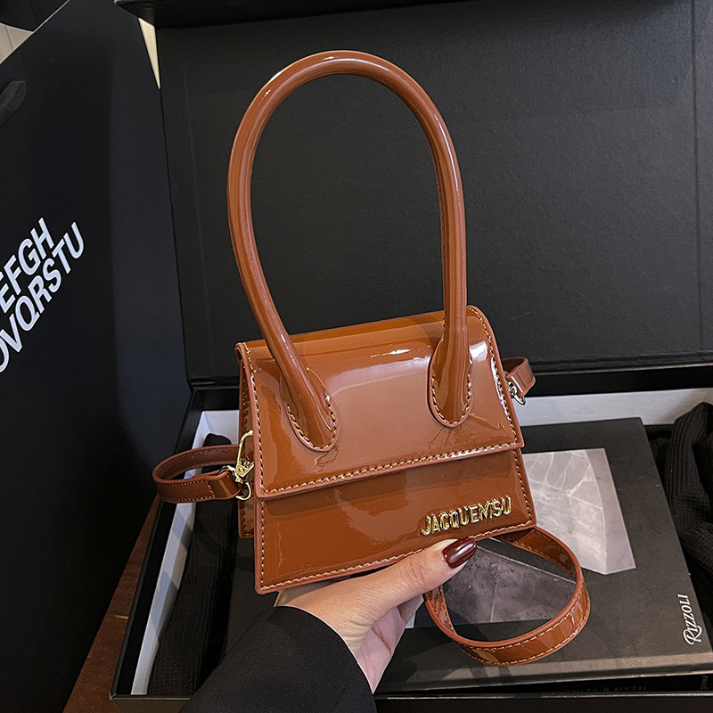 Bolso de alta calidad con textura 2025 verano nuevo bolso de mujer charol brillante bandolera mini letra bandolera marea