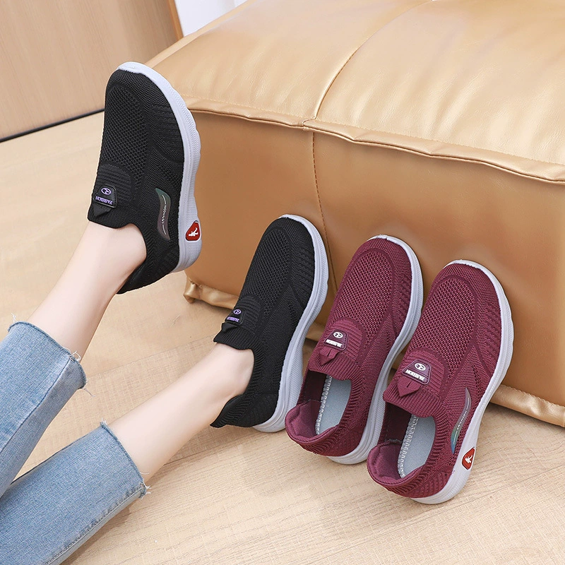 Спортивная обувь женщины 2024 новые мужчины и женщины среднего и пожилого возраста дышащие кроссовки для путешествий на мягком подошве