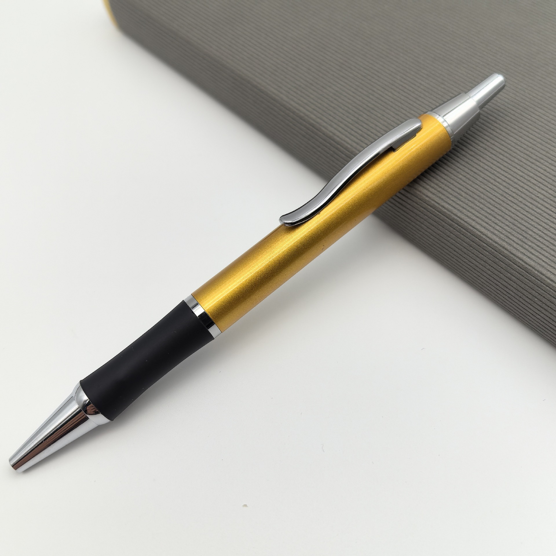 Metal personalizado pulsador antideslizante silicona cubierta bolígrafo bolígrafo de regalo de negocios bolígrafo de firma bolígrafo de conferencia