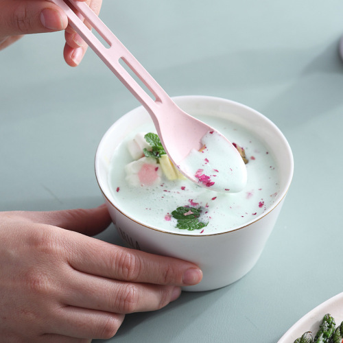Portable knife, fork, and spoon set made of wheat straw and plastic, suitable for Western-style dining, perfect for home use.
