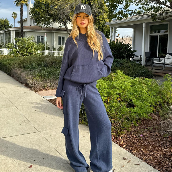 fashionable sports knitted sweater with hood for leisure