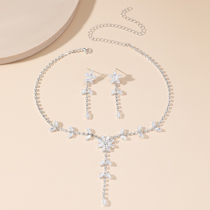 Cross-border bestselling fashion pearl necklace for women bridal jewelry earrings high-end luxury niche collarbone chain accessories