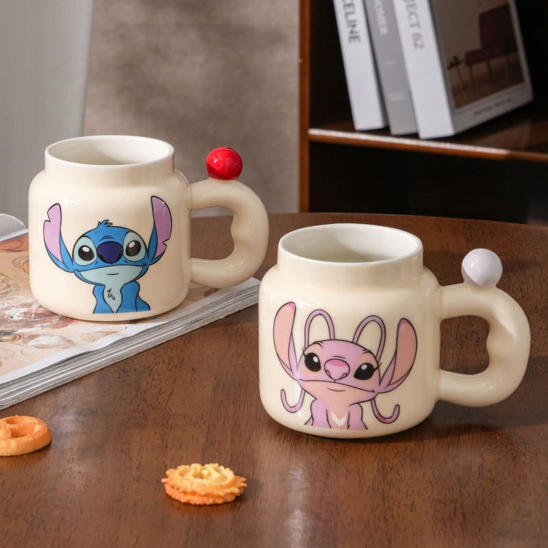 Auténtica licencia Stitch tazas de cerámica con tapa, tazas de cerámica con tapa, copas de agua de fiesta de la diosa, tazas domésticas de dormitorio