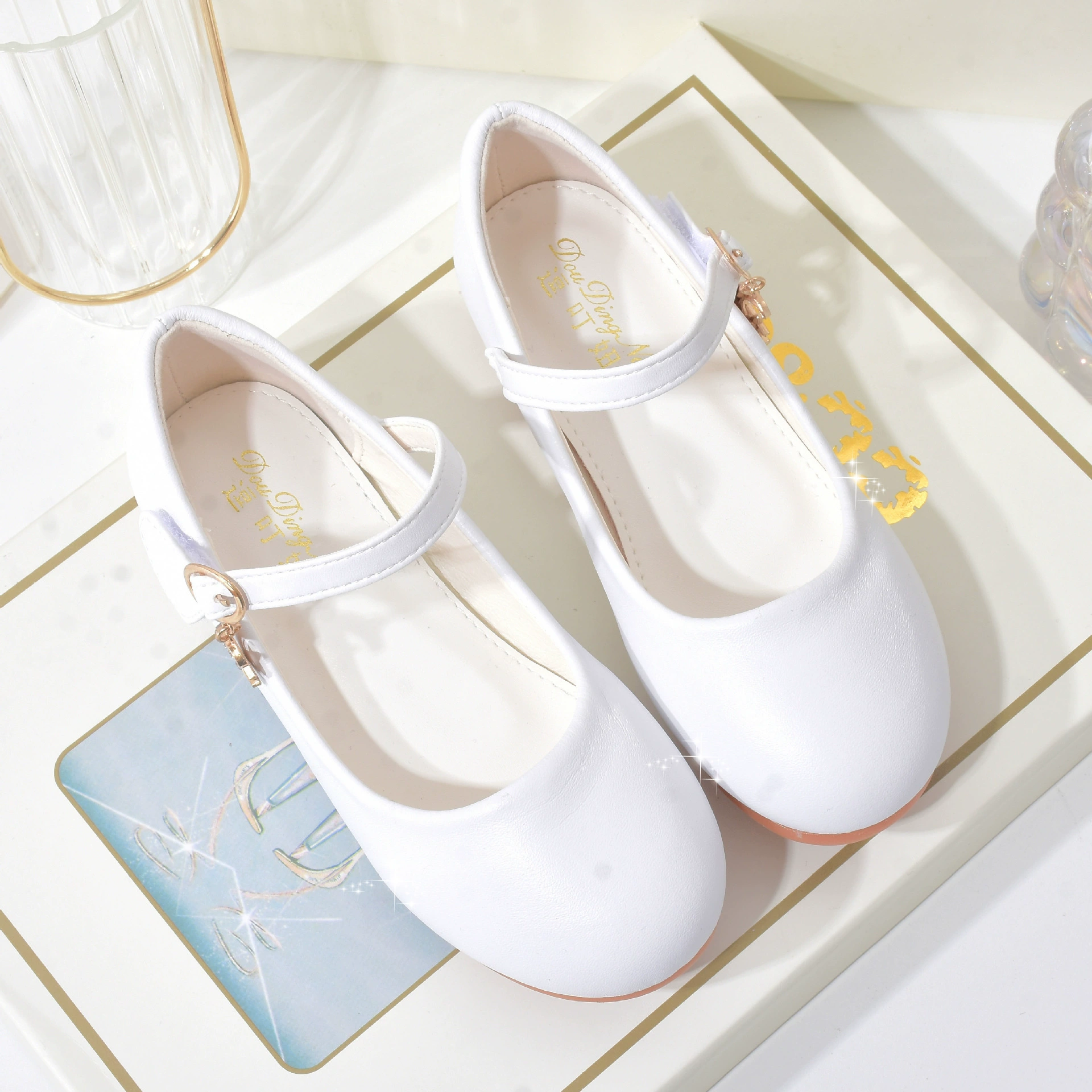 Детская кожаная обувь оптом с фабрики на весну и осень для девочек, обувь принцессы Four Seasons, белая одинарная обувь, платье с мягкой подошвой для девочек, обувь для выступлений