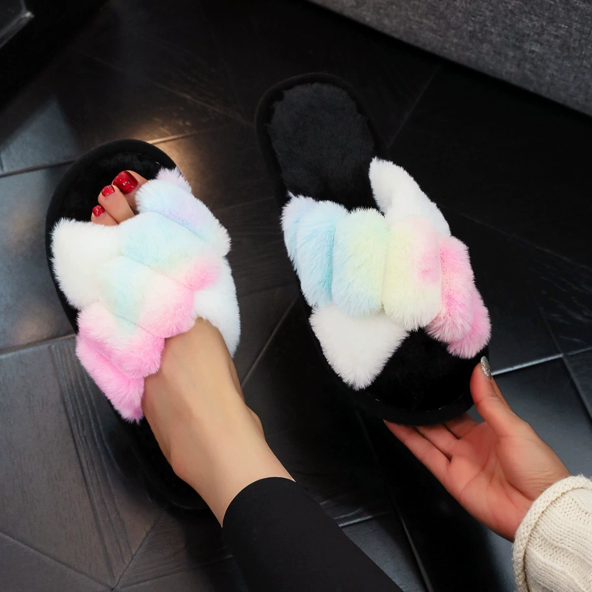 Трансграничные взрывные кроссовки с пушистыми дамами дома удобные легкие цветные хлопчатобумажные тапочки женские осенние и зимние сезоны тапочки