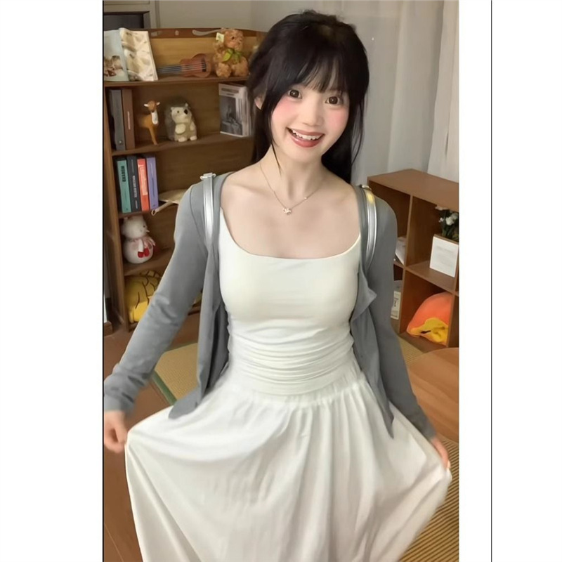 早秋温柔风时尚穿搭一整套女修身显瘦吊带灰色开衫高腰半身裙套装|undefined