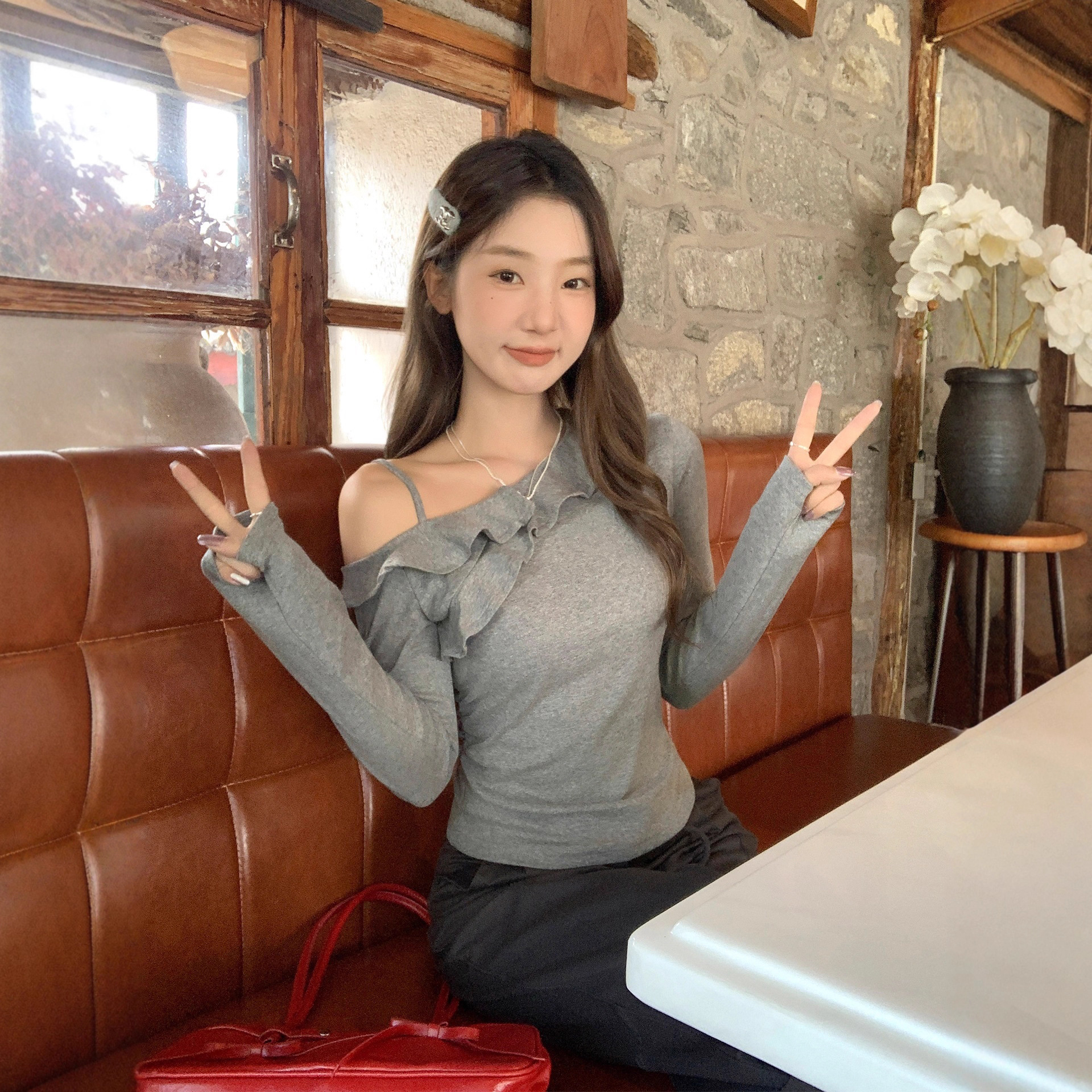 Korean-Style Ruffled Ins-Style Stunning Camisole with an Asymmetrical Neckline, Off-Shoulder Long-Sleeve T-Shirt for Women, Autumn Slim-Fit Top