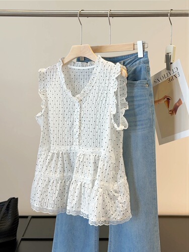 Black polka dot fungus lace sleeveless shirt, women's summer new style, slimming and all-matching temperament, V-neck, beautiful small shirt top