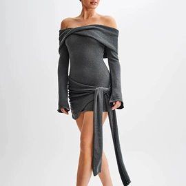 连衣裙;毛衣;时尚休闲套装