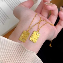 沙金饰品爆闪碎冰冰开心招财小猫小方牌吊坠女轻奢精致可爱锁骨链