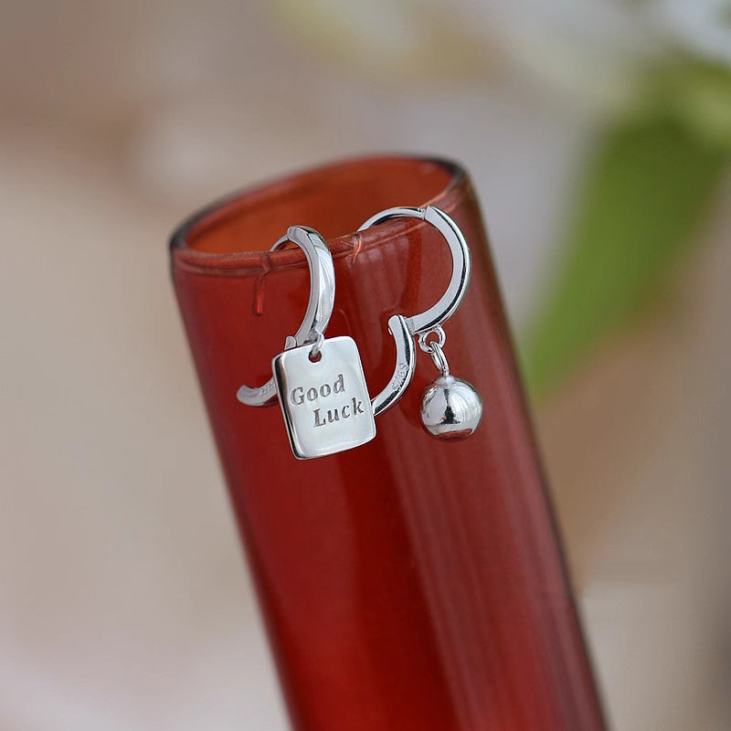 Sunrise Lucky Letter Asymmetrical Tag Ins-style Minimalist Fashionable Hoop Earrings_voghion.com