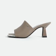 �ļ����Ƹ߸�Ůʿһ���ϴָ��r�Л�Ь�p��r�аٴ��⴩���|Ůʿ��