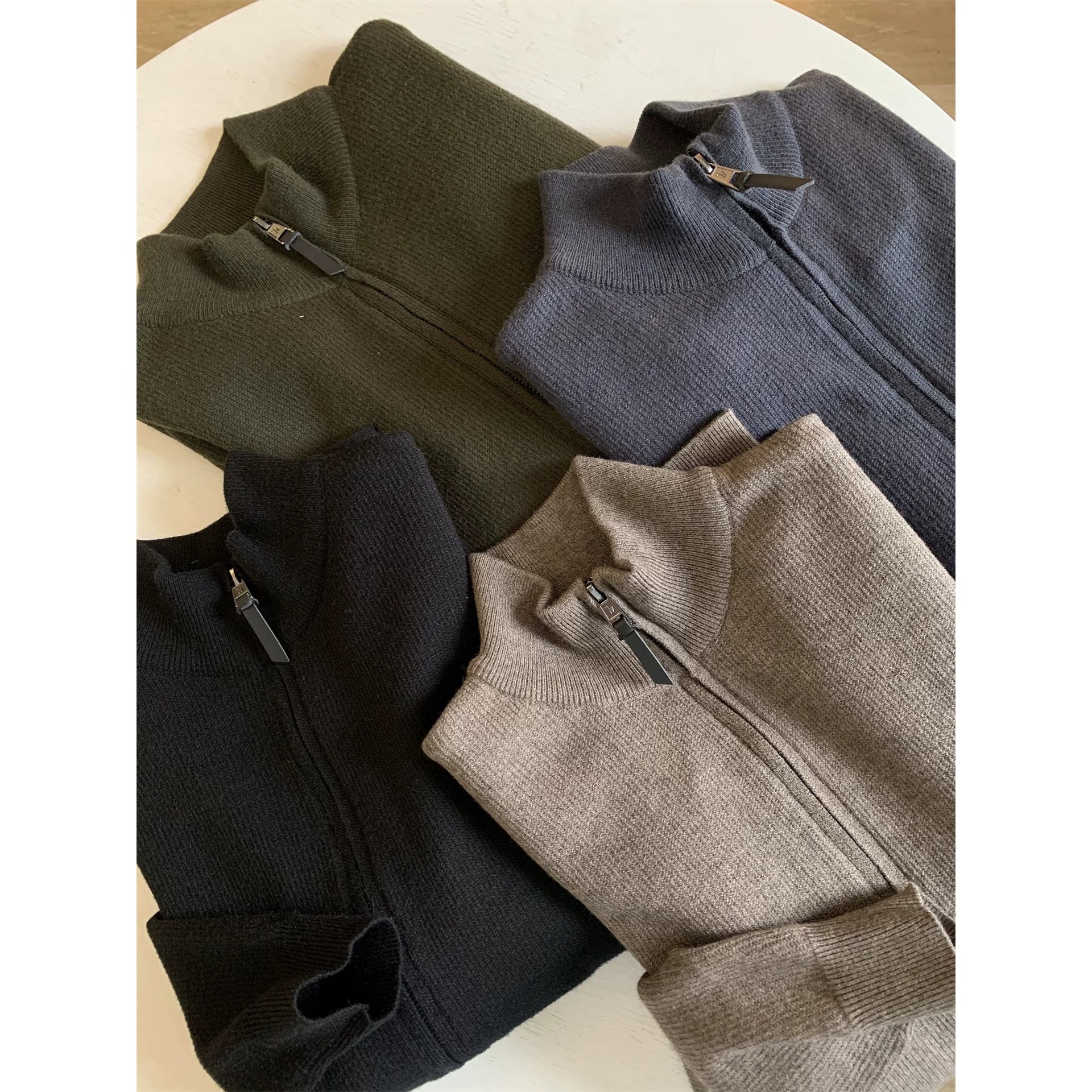 Высококачественные модели недоступны! Стильно и приятно для кожи! Повседневный и универсальный трикотажный кардиган на молнии для мужчин.