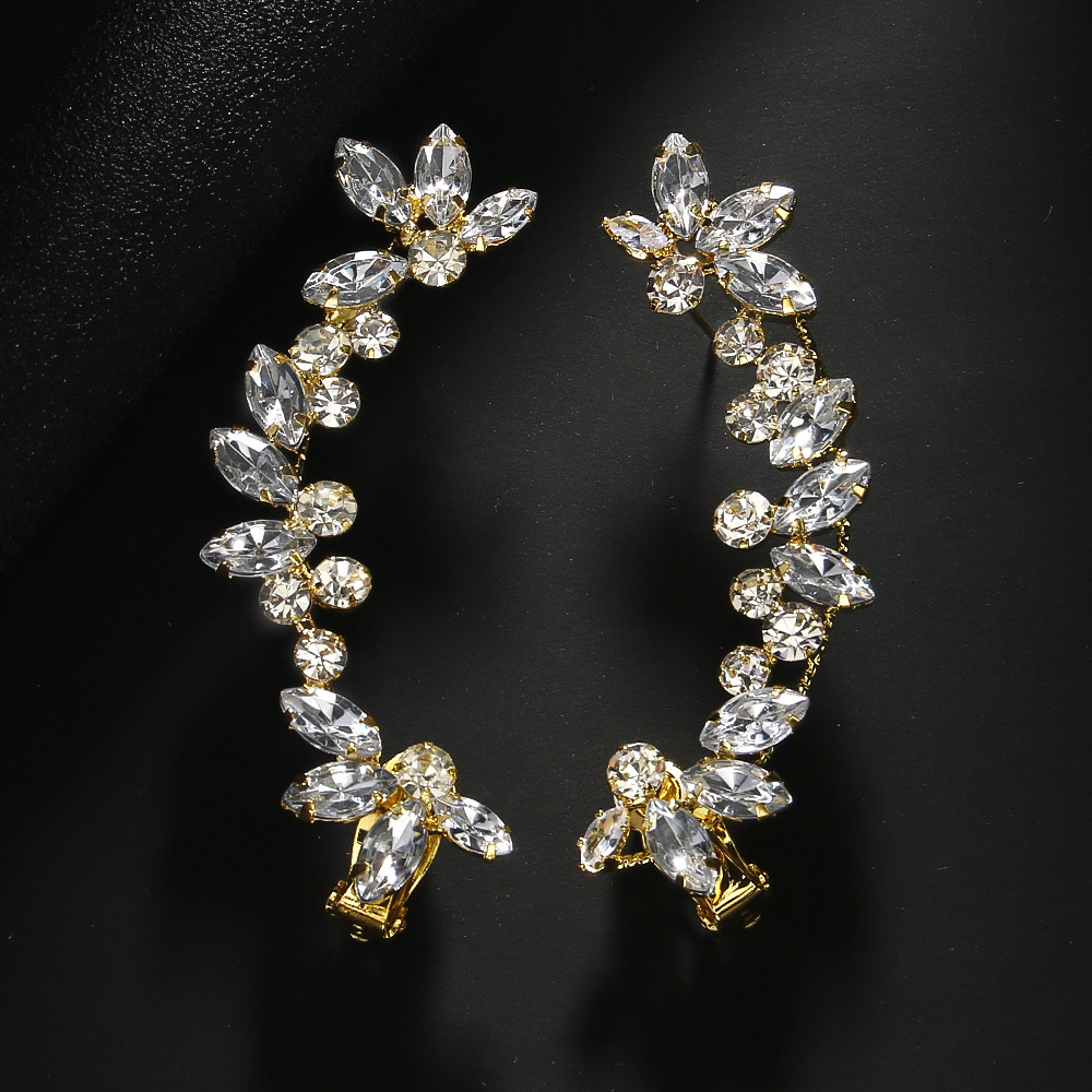 2022 nuevo clip de oreja de diamantes de imitación femenina personalidad de la moda europea y americana pendientes de diamantes completos pendientes versátiles Accesorios