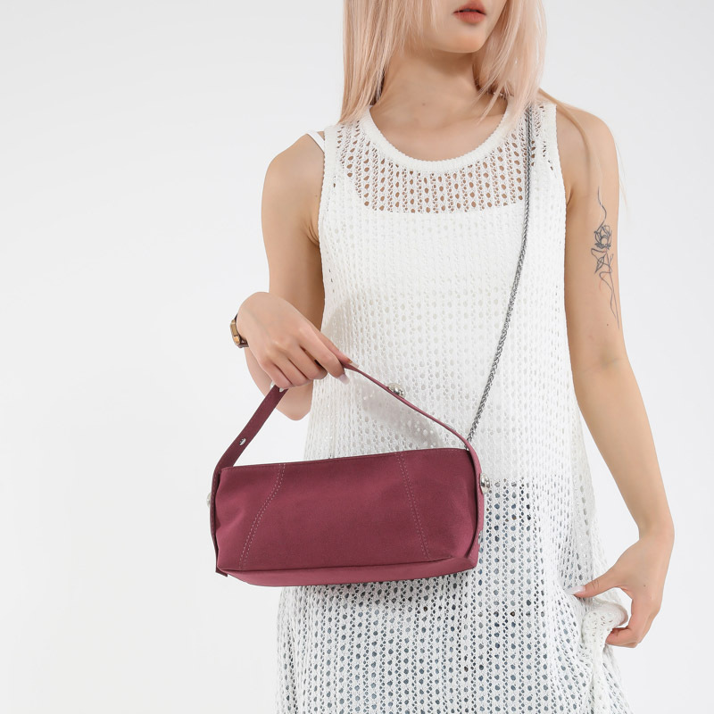 Bolso retro estilo Hong Kong 2025 nuevo bolso de cadena para mujer bolso de hombro con textura esmerilada bolso de mensajero con remaches de moda