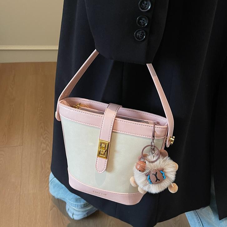 Bolso de cubo de color a juego para mujer 2025 nuevo bolso portátil para axila bolso de mensajero de un solo hombro de moda de alta gama