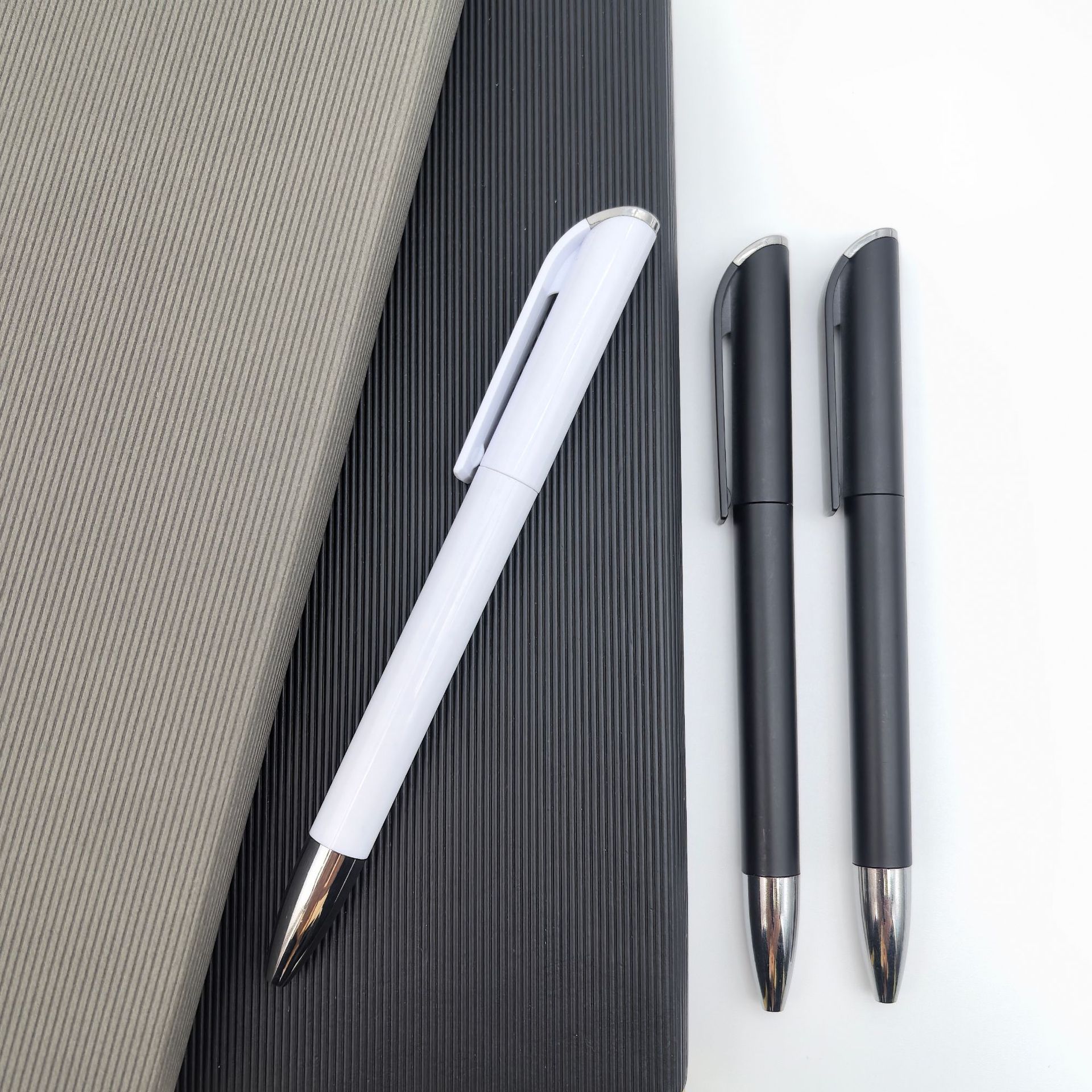 Fábrica de bolígrafo publicitario bolígrafo promocional bolígrafo negro regalos personalizados bolígrafo logotipo hotel