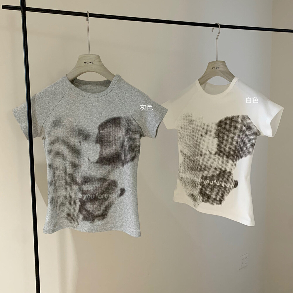 WGWE2025 Summer Hot Girl American Hombro Slim Bear Manga corta con estampado de cuello redondo Camiseta de manga corta Camiseta de mujer W5410