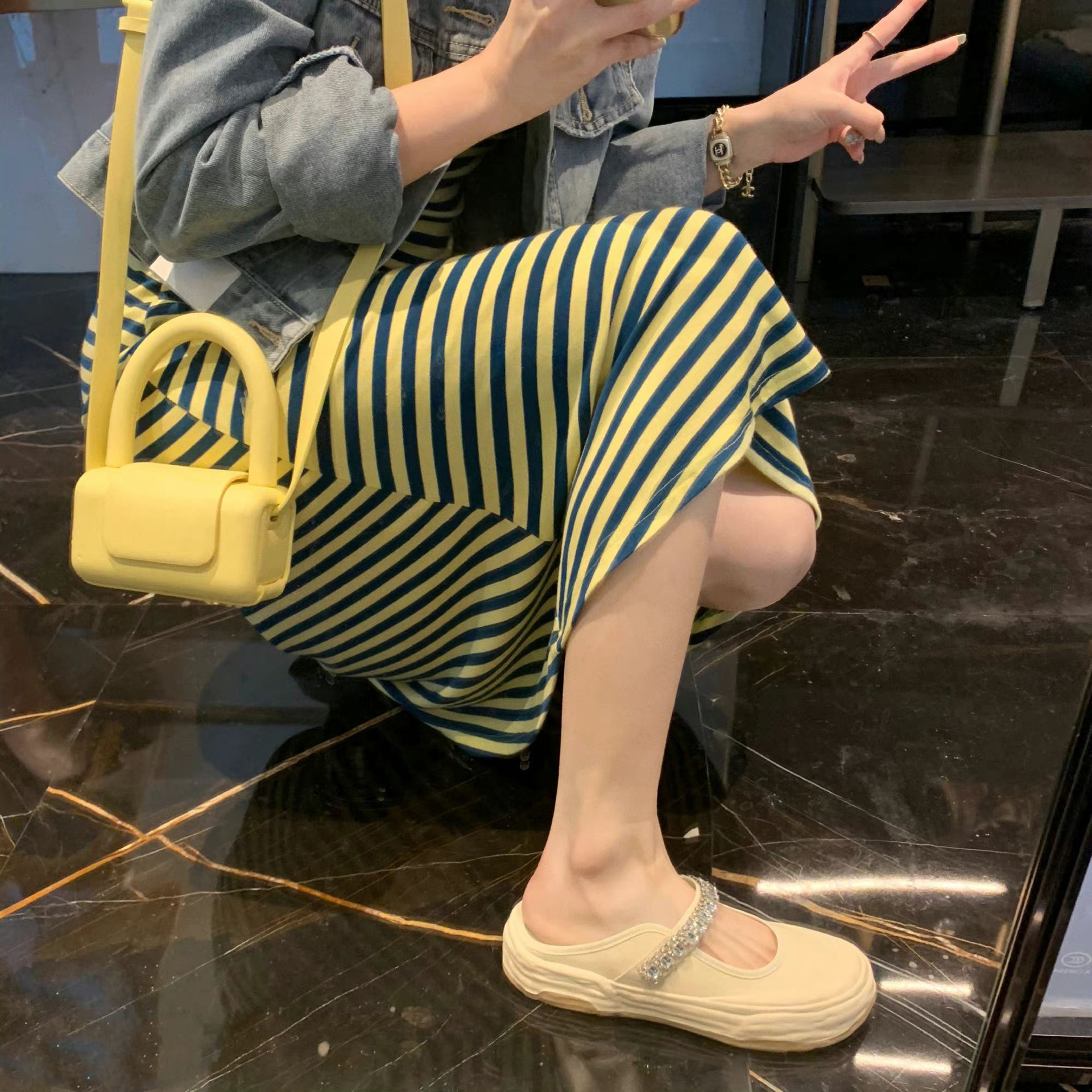 Versión de piel de oveja ~ zapatillas de lona de fondo grueso de diamante de verano para mujeres zapatillas de lona muffin de cuero medio zapatillas medio soporte