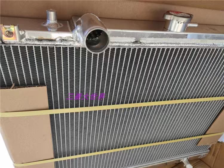 Pajero All-Aluminum Water Tank B73V77V93V97 All-Aluminum Water Tank Radiator All-Aluminum Heat Dissipation
