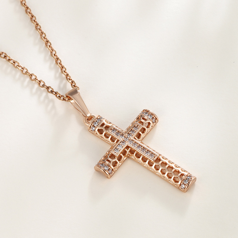 Xuping bronce dorado micro-cristalino piedra hueco colgante de cruz colgante nicho europeo y americano hip-hop personalidad colgante para hombres y mujeres