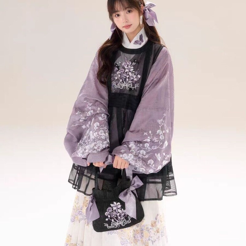 New Chinese-style, a blend of Chinese and Western elements, featuring pipa sleeves, layered designs, and embroidered Chinese motifs, in a Ming Dynasty-inspired Hanfu style, suitable for spring, summer, and autumn, a women's set with a horse-face skirt New Chinese-style, a blend of Chinese and Western elements, featuring pipa sleeves, layered designs, and embroidered Chinese motifs, in a Ming Dynasty-inspired Hanfu style, suitable for spring, summer, and autumn, a women's set with a horse-face skirt