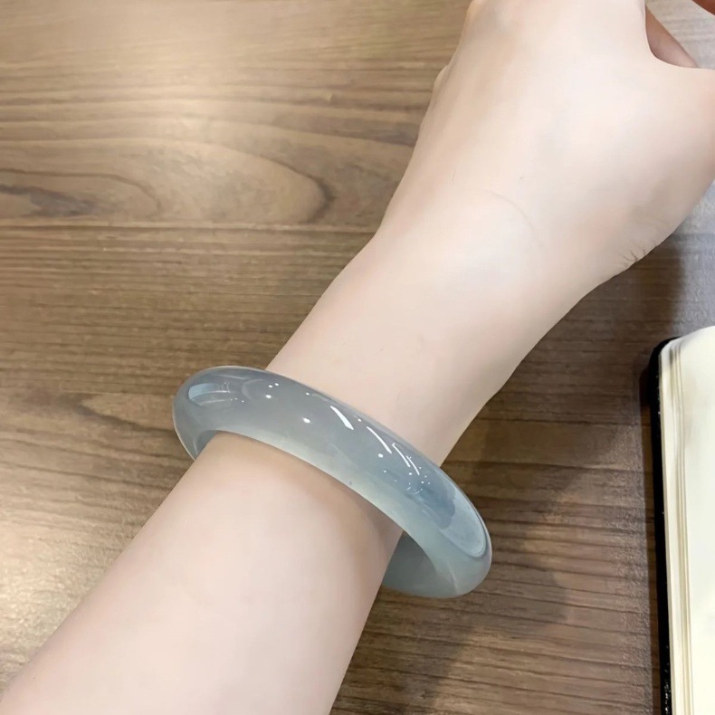 Vòng tay ngọc bích tự nhiên Miến Điện màu xanh lá nhạt cao cấp (đường kính trong 52–64 mm) chi tiết 5