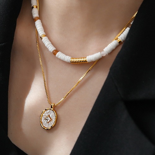 Natural stone colored flying disc necklace, original niche design, hand-beaded, vintage style stacked clavicle chain