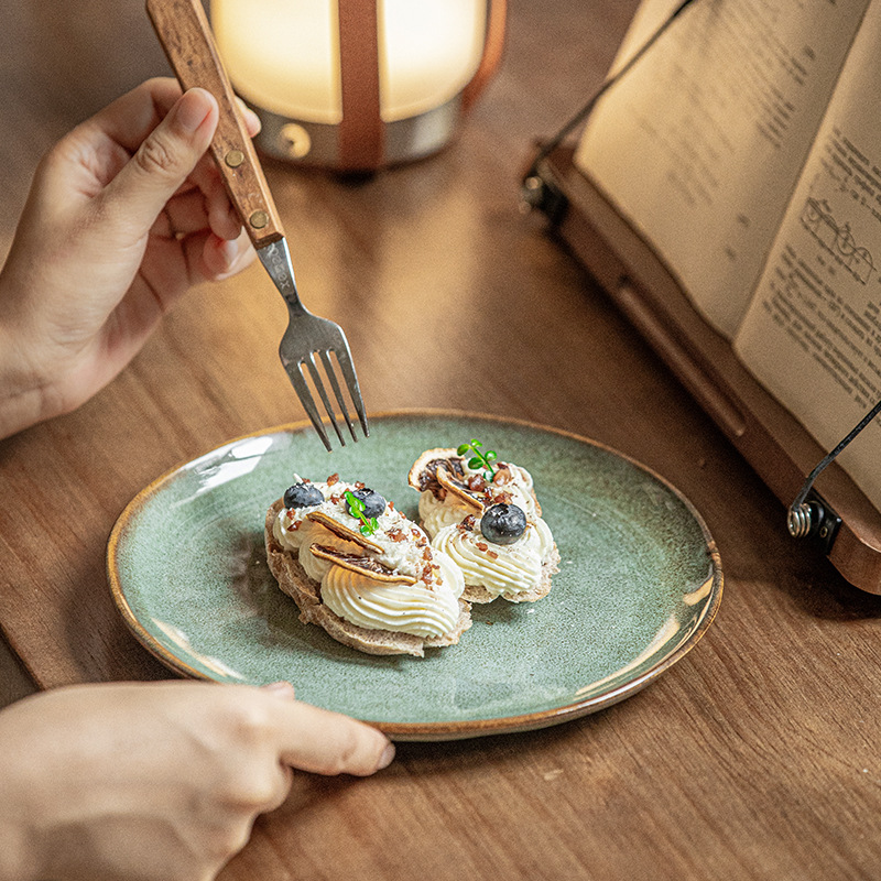 Poppy Green Personalidad de la serie de platos de cerámica irregulares características de platos de platos retro Hotpot tienda de cubiertos exportación transfronteriza