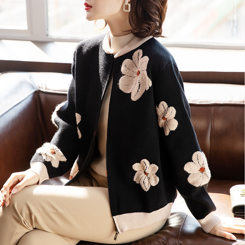 Mother Spring 2022 New Style Small Knitted Coat Short Middle-aged Women's Elegant Jacket Top Western Style