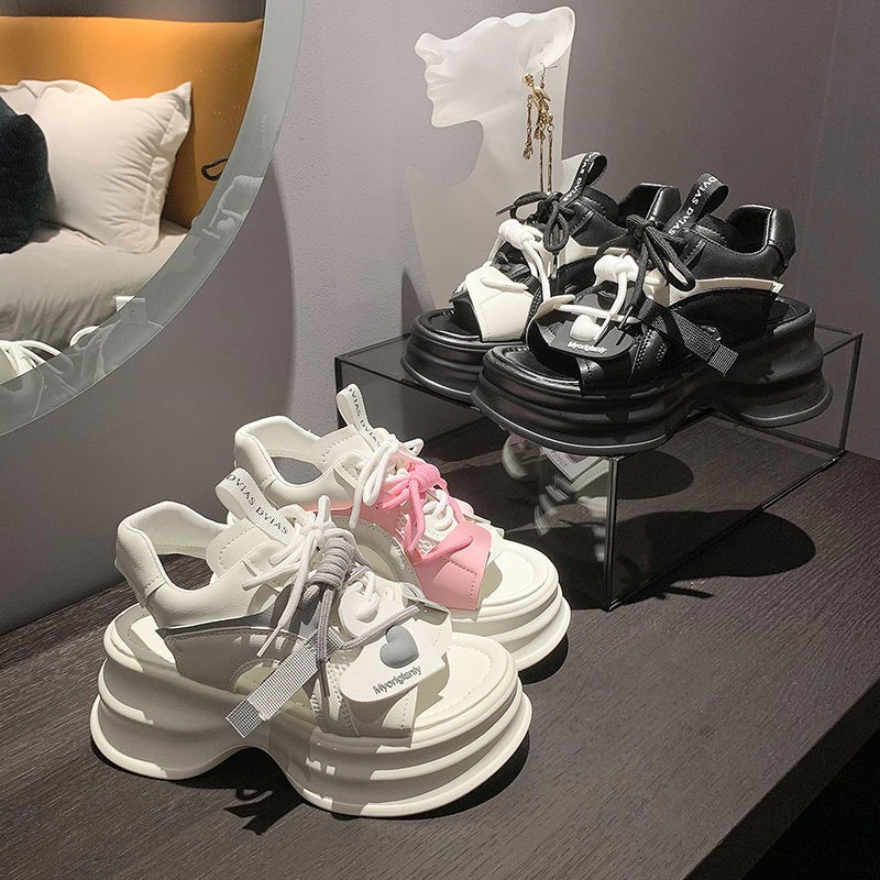 Zapatos de mujer de altura universal amor deportivo Roma verano y otoño de 2025 nuevas sandalias de moda zapatos muffin con suela gruesa