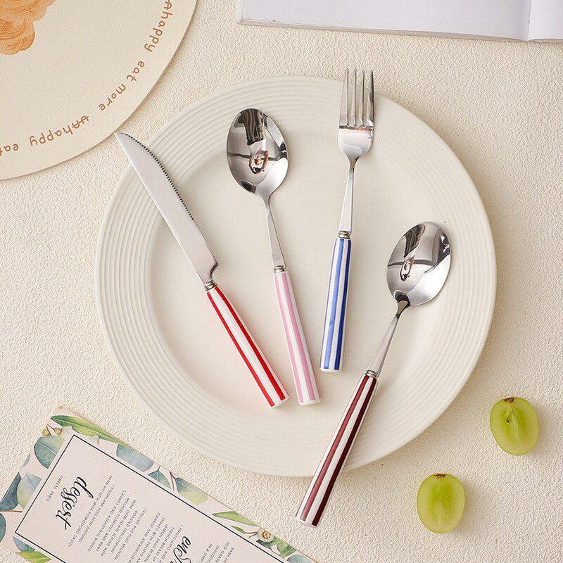 High-Quality Stainless Steel Cutlery Set with Striped Design, Single-Person Spoon and Fork Set, Portable Three-Piece Set for Student Dining High-Quality Stainless Steel Cutlery Set with Striped Design, Single-Person Spoon and Fork Set, Portable Three-Piece Set for Student Dining