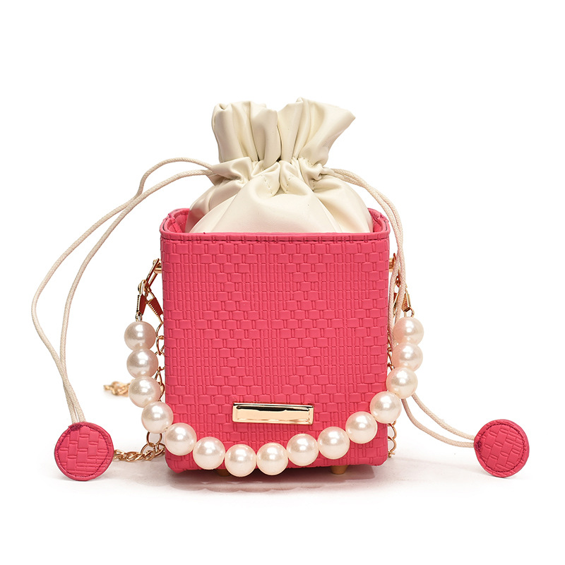 Bolso de mano de mujer de arte de moda con cadena de perlas 2024 nuevo estilo hermoso bolso de cubo de diamante minimalista bolso de mochila