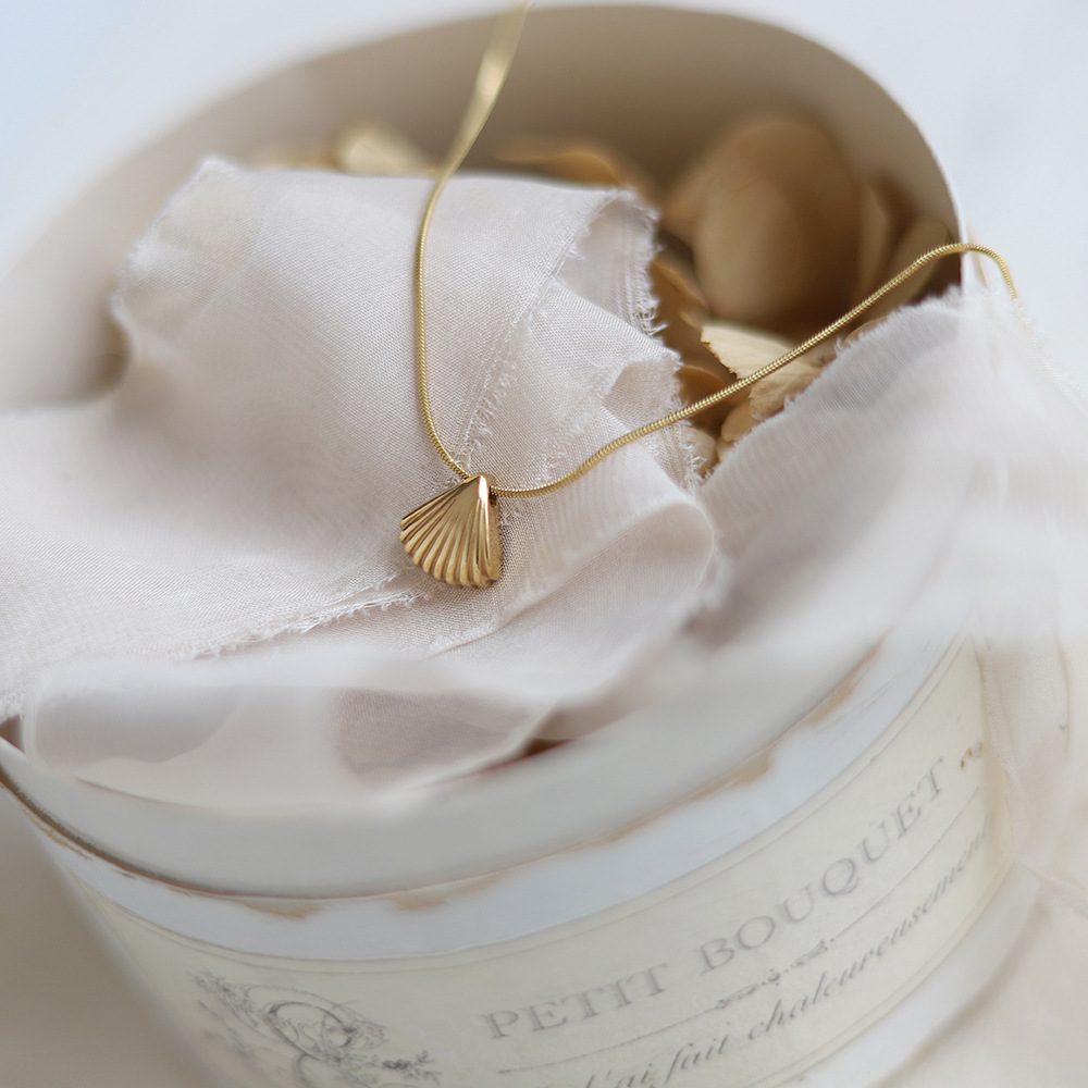 Fashion Shell Titanium Steel Plating Pendant Necklace