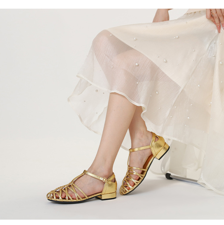 Flätade romerska sandaler med blockklack och spetsig tå_voghion.com