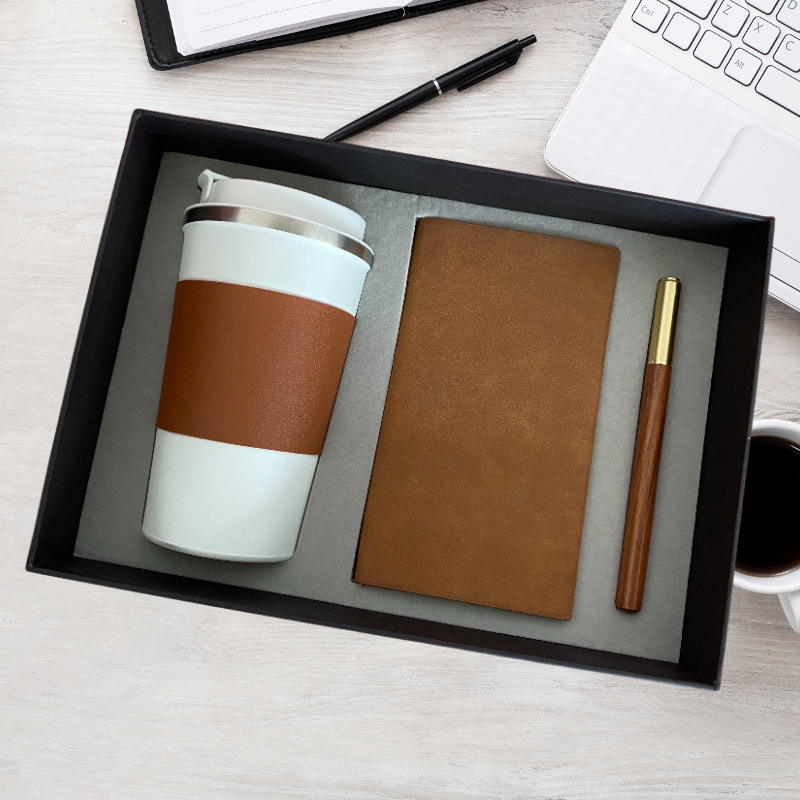 Actividades de la empresa Juego de regalos de empresa Logotipo impreso para enviar a los clientes Taza termo creativa para acompañar regalos de aniversario