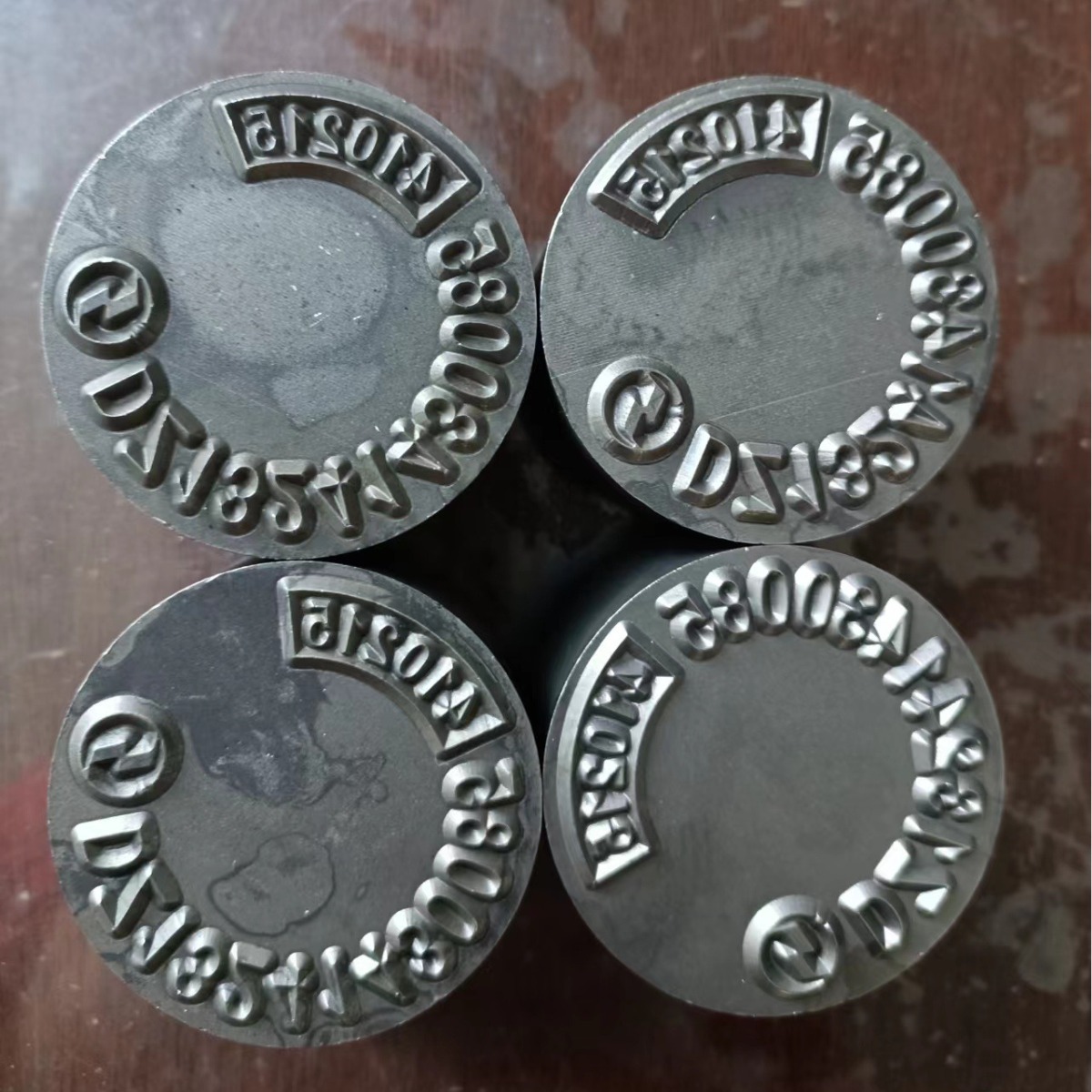 롤링 캐릭터 휠 핸드 펀칭 결합 다이 용접 스틸 인쇄 기계 펀칭 결합 다이 펀치 번호 문자 한자 스틸 인쇄