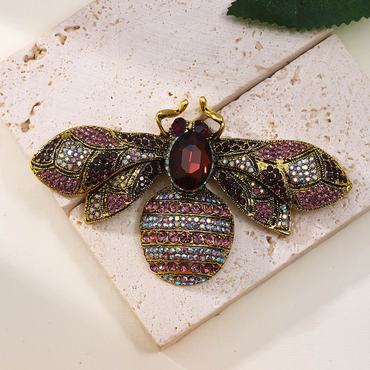Antique Full Diamond Crystal Bee Brooch Dopamine Vintage Suit Accessories Pin Heavy Industry Gem Insect Jewelry