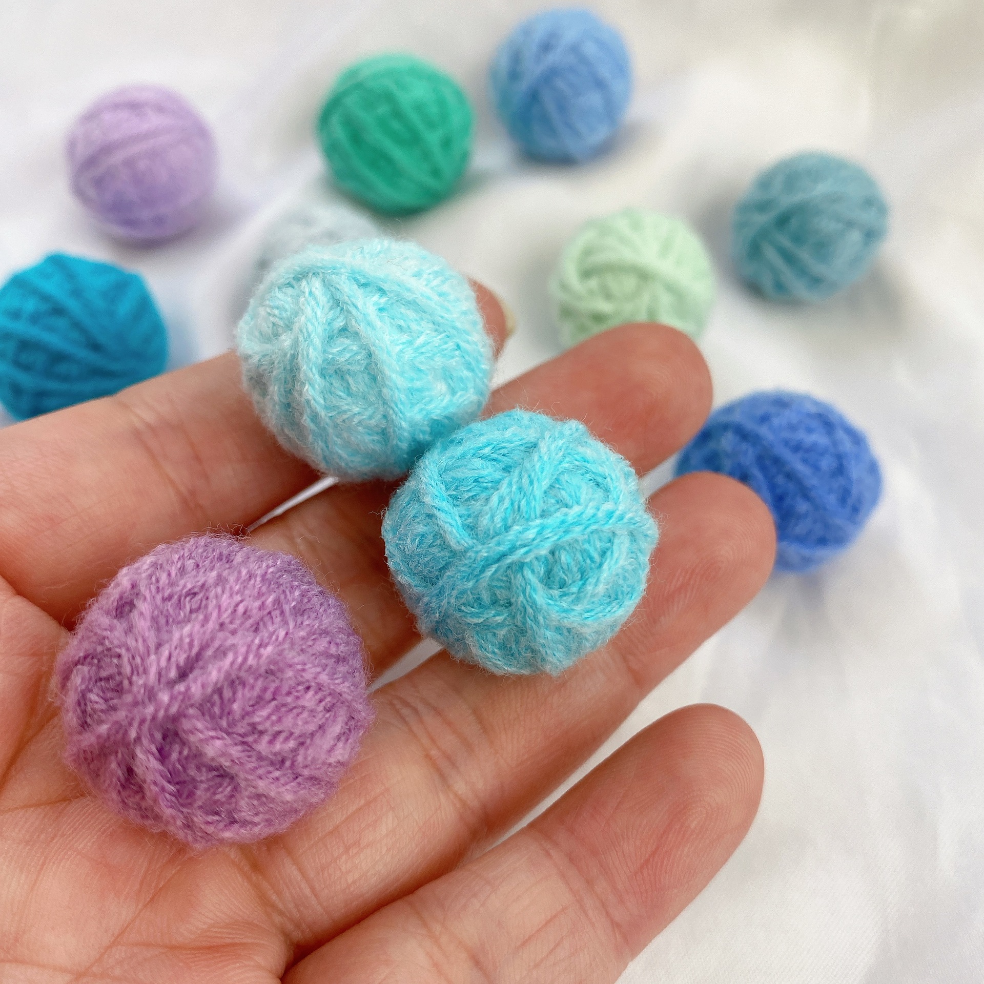 Solid Color Small Yarn Balls Foam Yarn Balls Autumn and Winter Style Mini Christmas Miniature Scene Yarn Ball Decorations DIY Accessories