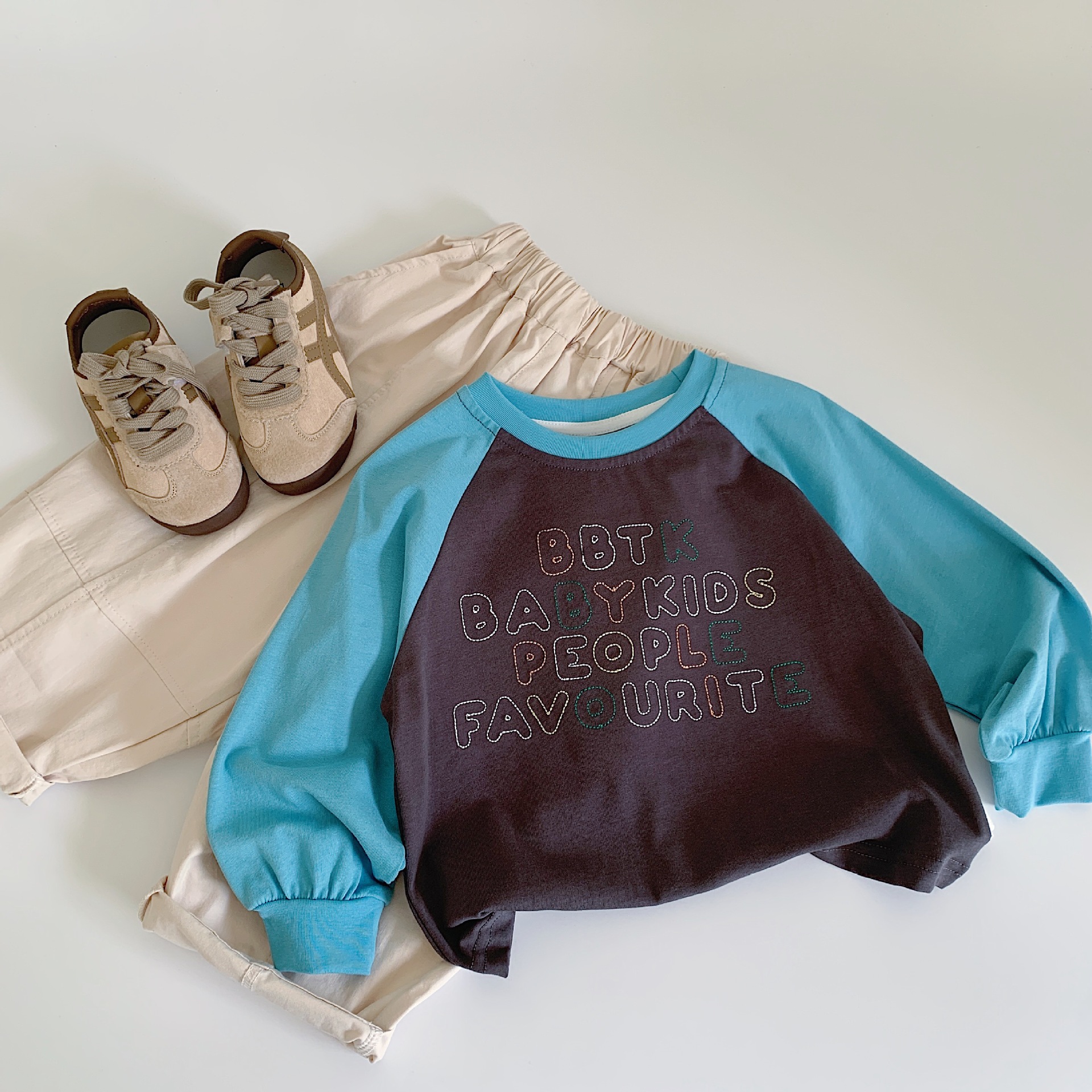 Mai Bao camiseta infantil 2025 primavera algodón nuevo ropa de niño camiseta de fondo extranjera bebés tendencia de blusa universal