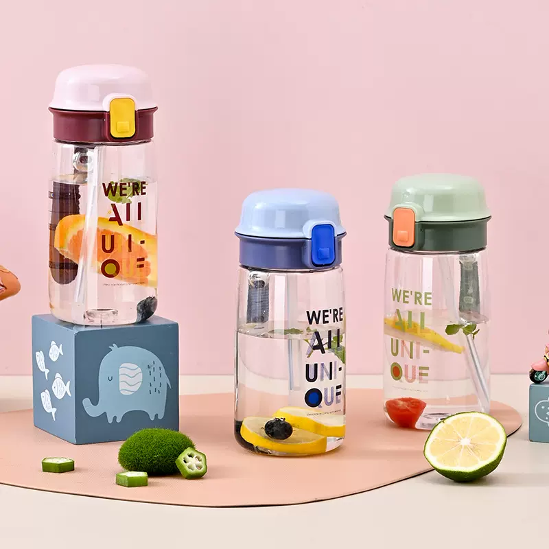 吸管杯儿童夏天字母创意水杯女生高颜值大容量便携塑料弹盖水杯