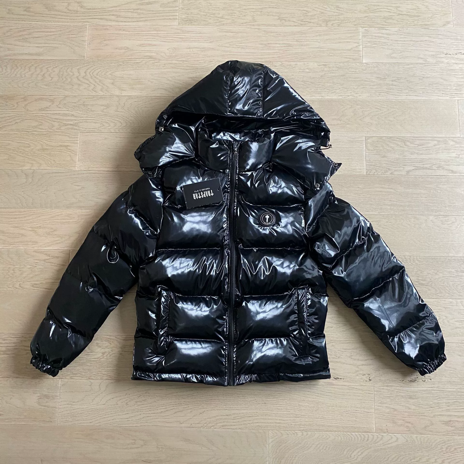 Black removable down jacket, retro hat, American style