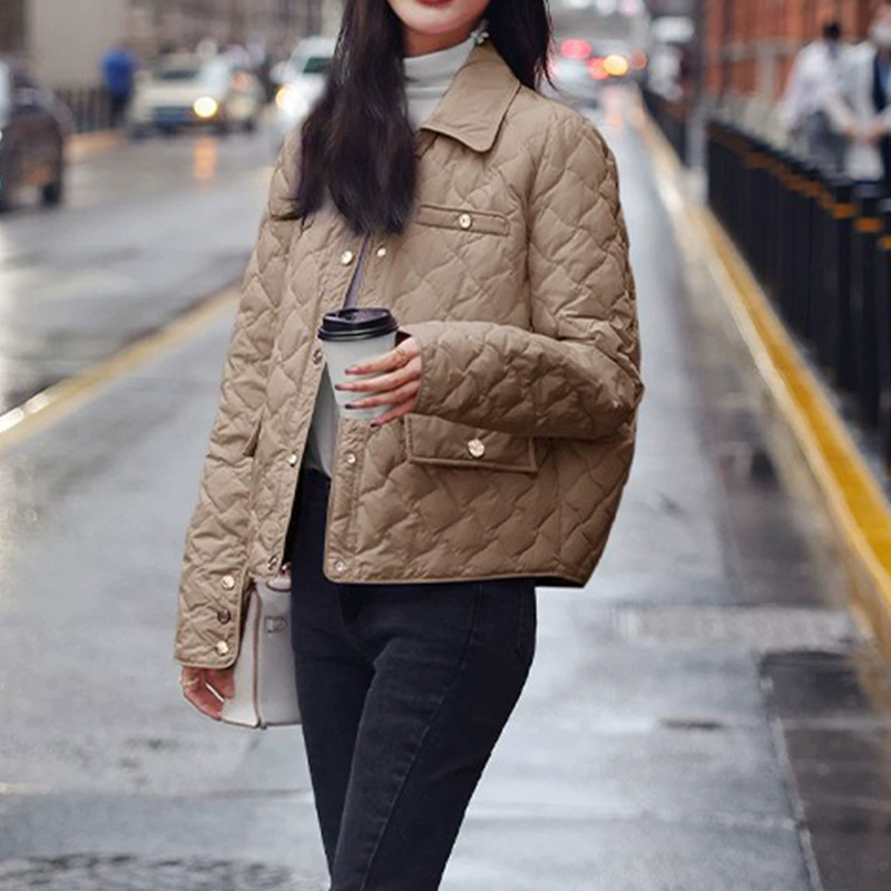 Демисезонный маленький модный пуховик в стиле Шанель