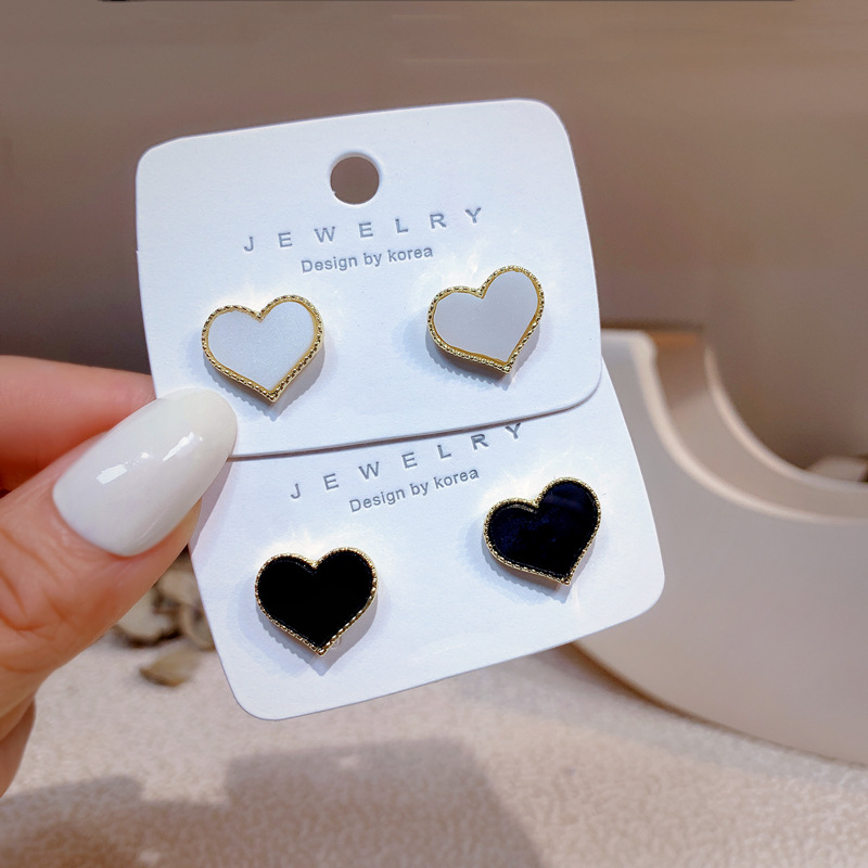 Conception De Niche Coréenne Boucles D&#39;oreilles Petit Coeur Mode Boucles D&#39;oreilles Simples display picture 1