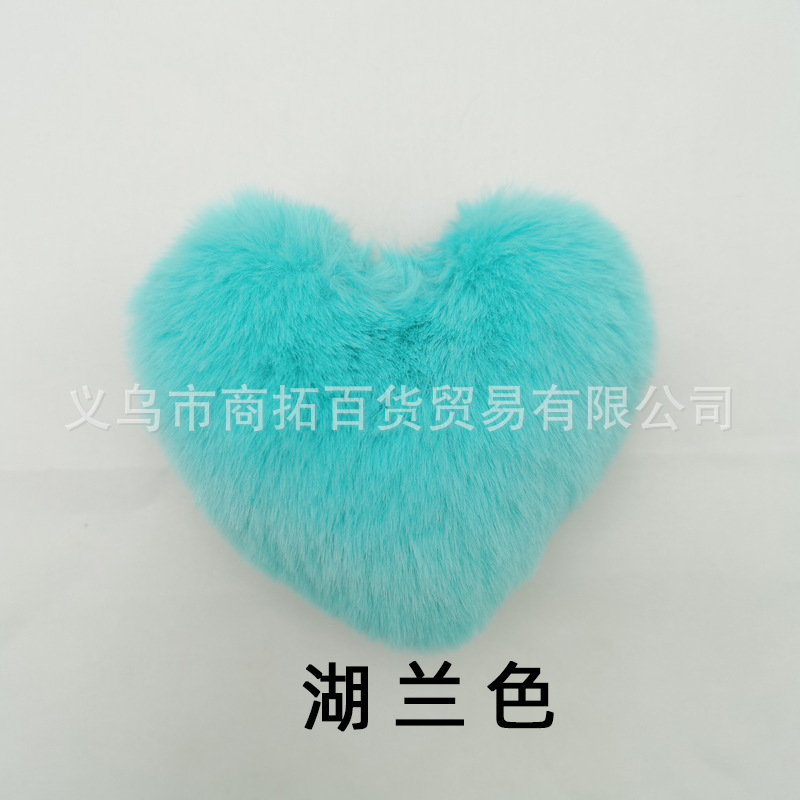メーカーの現物のぬいぐるみのハート型のキーホルダーの部品8*9cmの毛玉